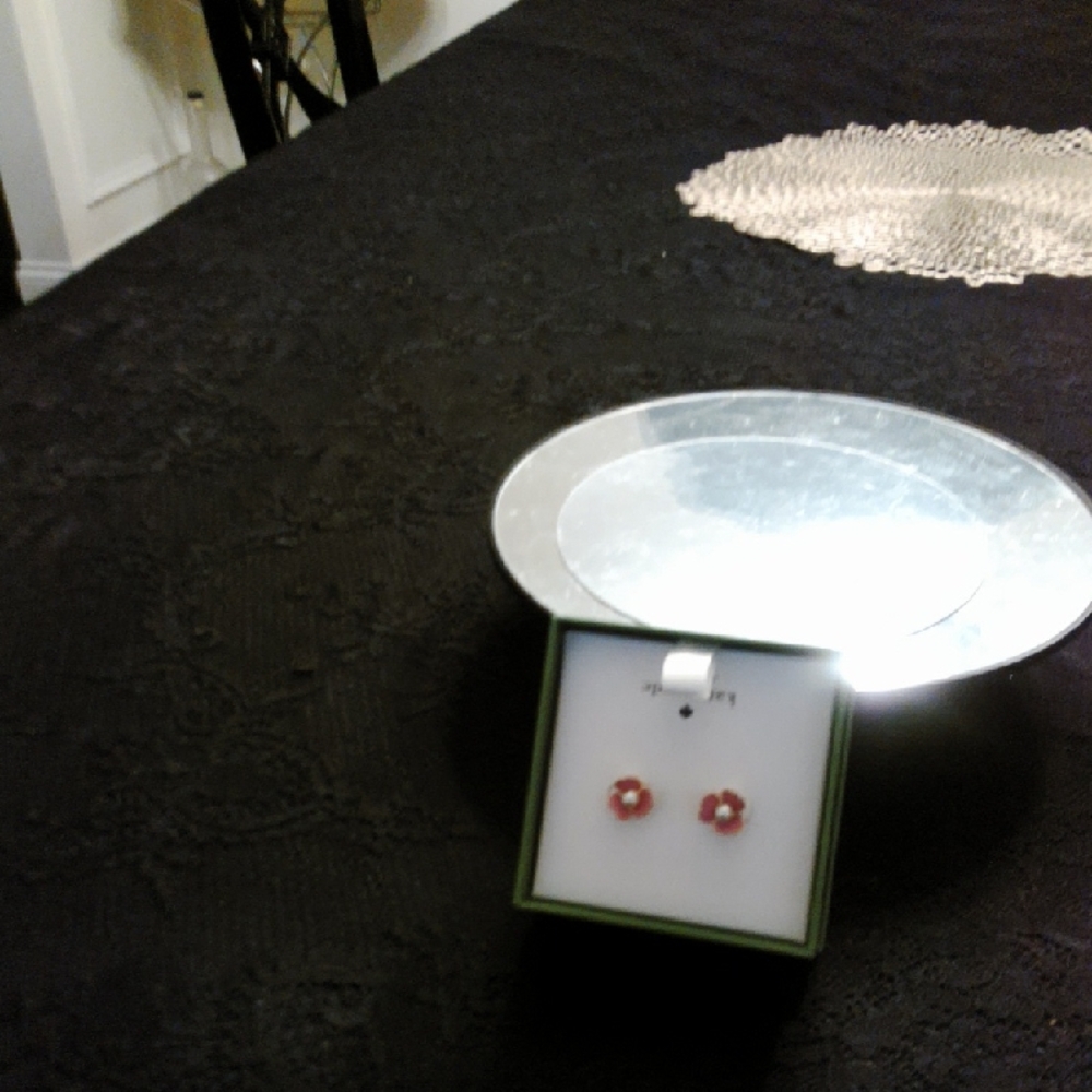 kate spade Small Red Flower Stud Earrings with Gold Centers ( PINK )